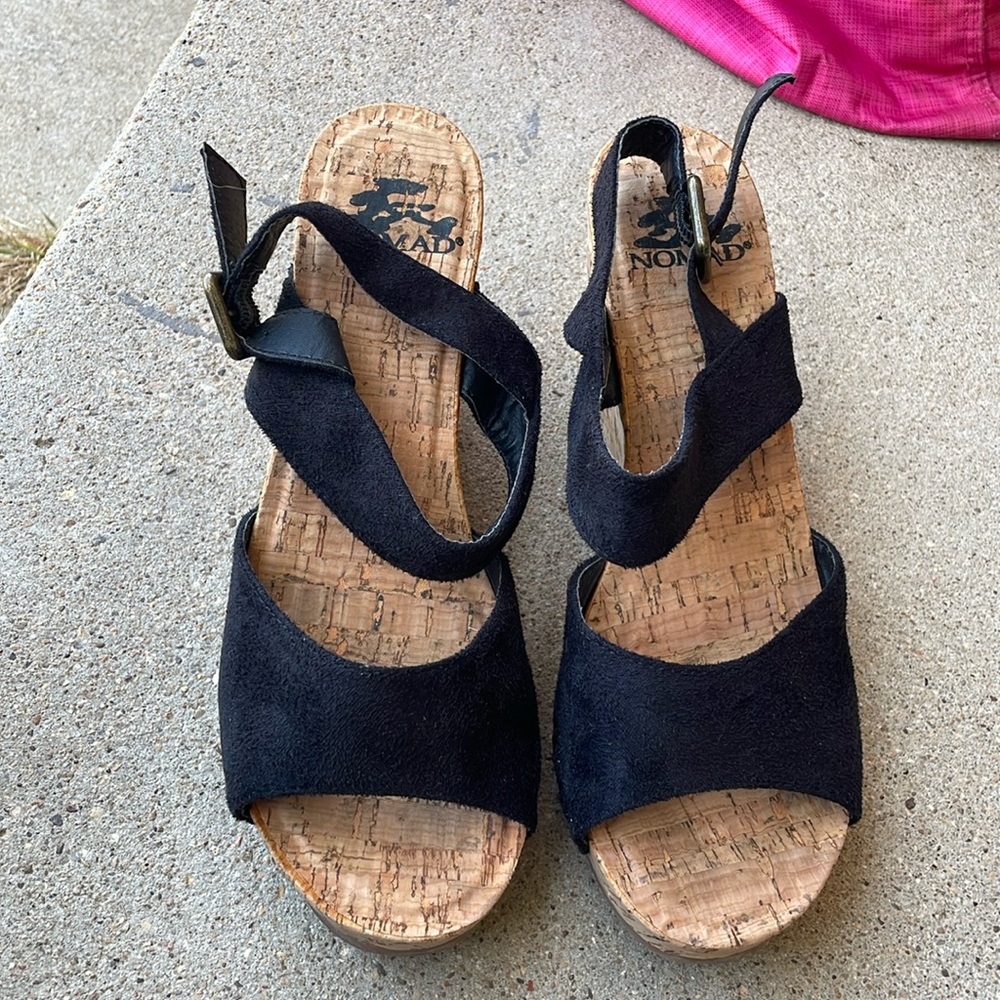 black wedge